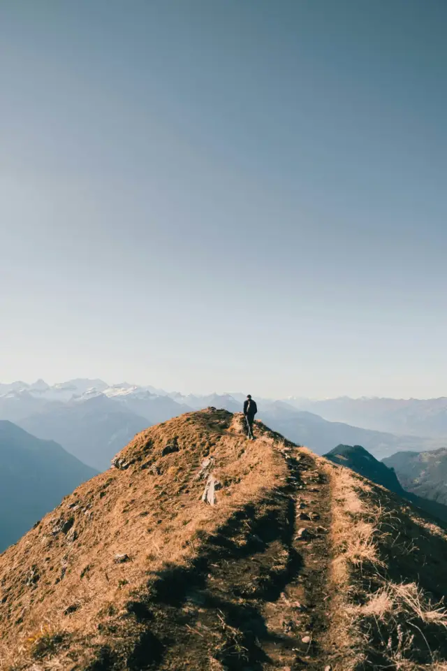 A hiker on an alpine ridge during the Trailsense pilot project